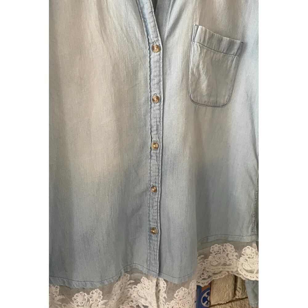 :‎ Hollister Light Wash Chambray Button-Up Shirt with White Lace Trim Size Small - Picture 5 of 9